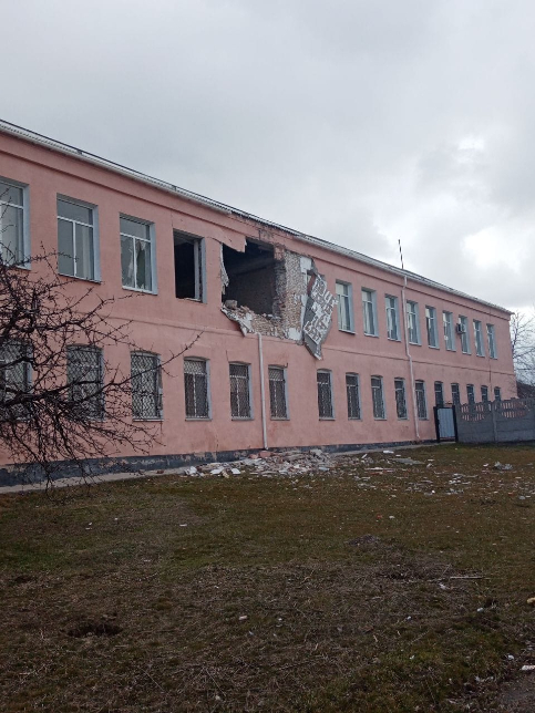 Hrad Vasiljevskij: stopy po ruském ostřelování na fasádě historické budovy kočárovny (foto: Oleg Tuboltsev)